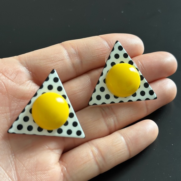 Jewelry - Vtg 1980s Funky Yellow Polka dot Triangle Stud Earrings